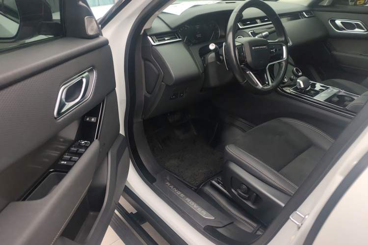 Used Land Rover Range Velar 2022 250 PS Driver Seat