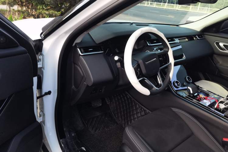 Used Land Rover Range Velar 2022 250 PS Driver Seat