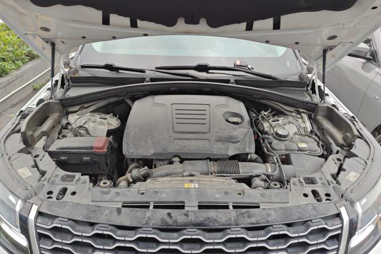 Used Land Rover Range Velar 2022 250 PS Engine Bay