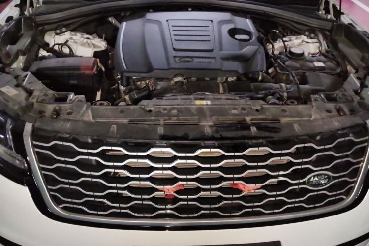 Used Land Rover Range Velar 2022 250 PS Engine Bay