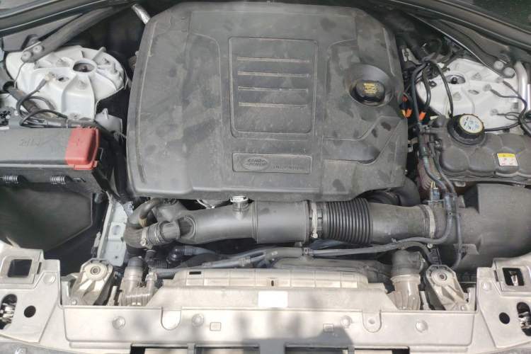 Used Land Rover Range Velar 2022 250 PS Engine Bay
