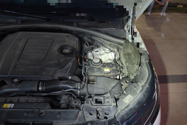 Used Land Rover Range Velar 2022 250 PS Engine Bay Left