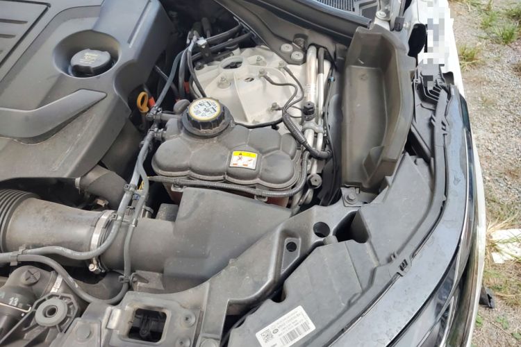 Used Land Rover Range Velar 2022 250 PS Engine Bay Left