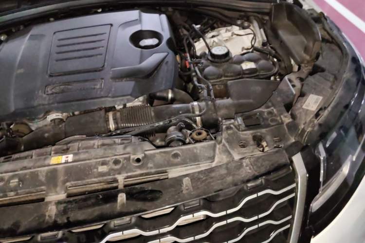 Used Land Rover Range Velar 2022 250 PS Engine Bay Left