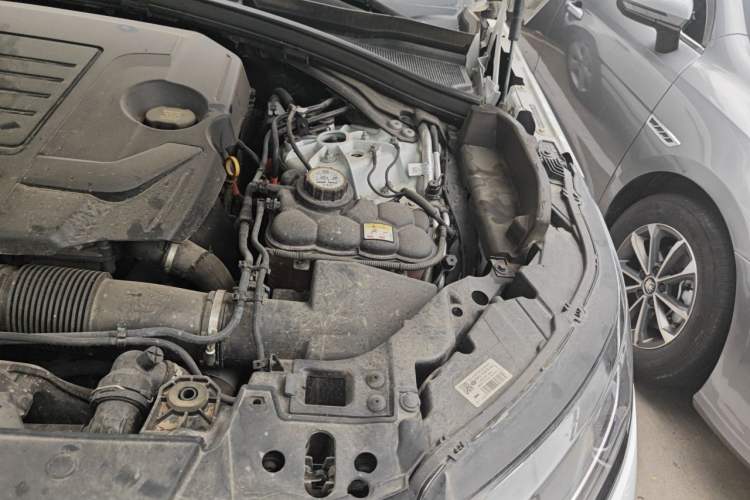 Used Land Rover Range Velar 2022 250 PS Engine Bay Left