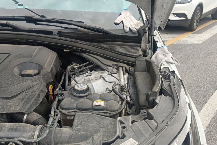 Used Land Rover Range Velar 2022 250 PS Engine Bay Left
