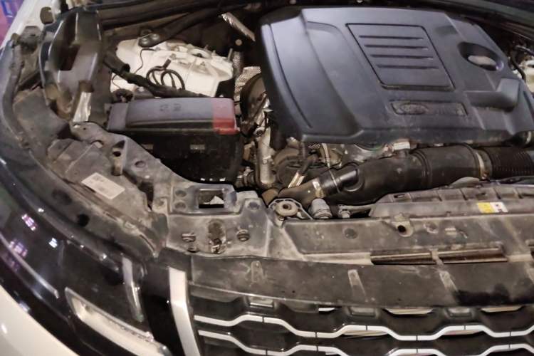 Used Land Rover Range Velar 2022 250 PS Engine Bay Right