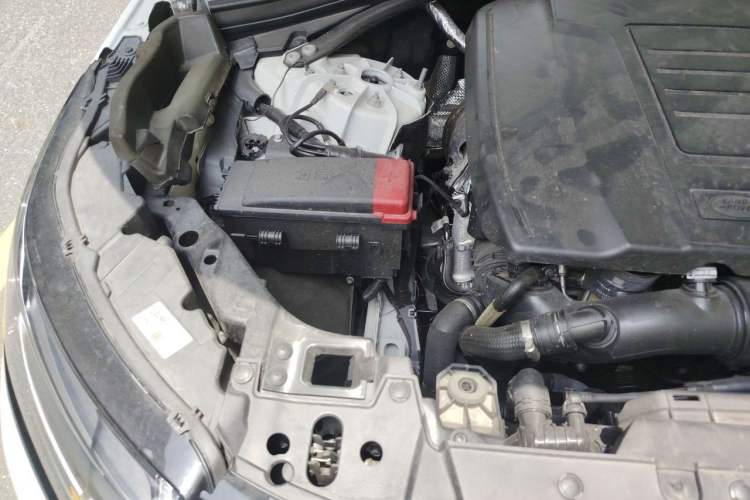 Used Land Rover Range Velar 2022 250 PS Engine Bay Right