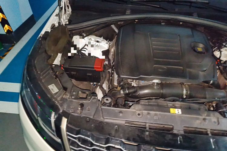 Used Land Rover Range Velar 2022 250 PS Sparkling Heritage Edition Engine Bay Right