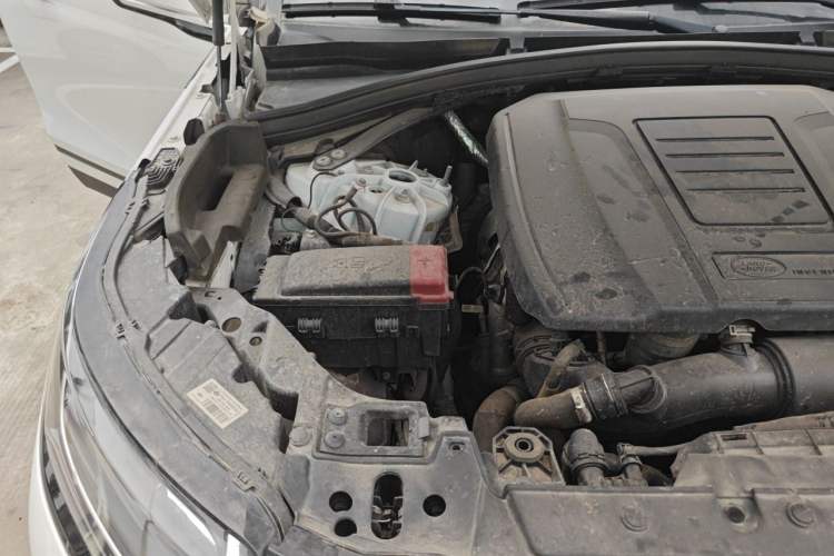 Used Land Rover Range Velar 2022 250 PS Engine Bay Right