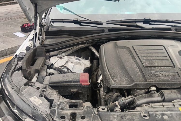 Used Land Rover Range Velar 2022 250 PS Engine Bay Right