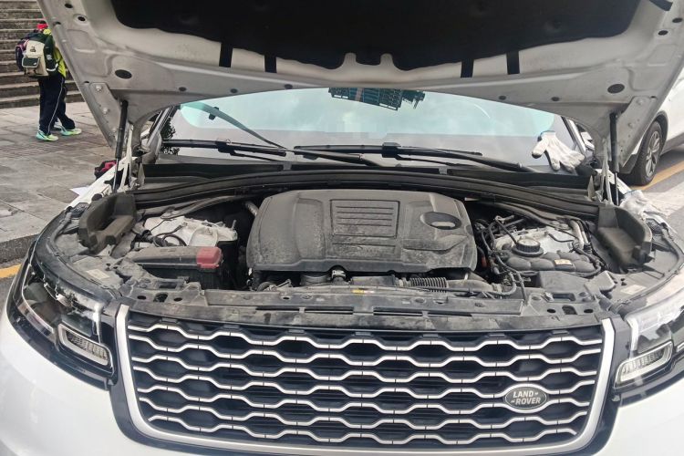 Used Land Rover Range Velar 2022 250 PS Engine Bay