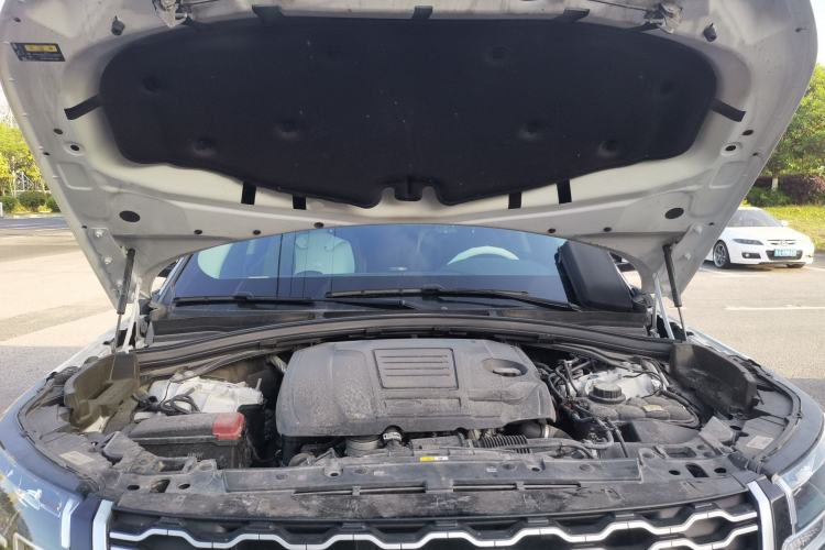 Used Land Rover Range Velar 2022 250 PS Engine Bay