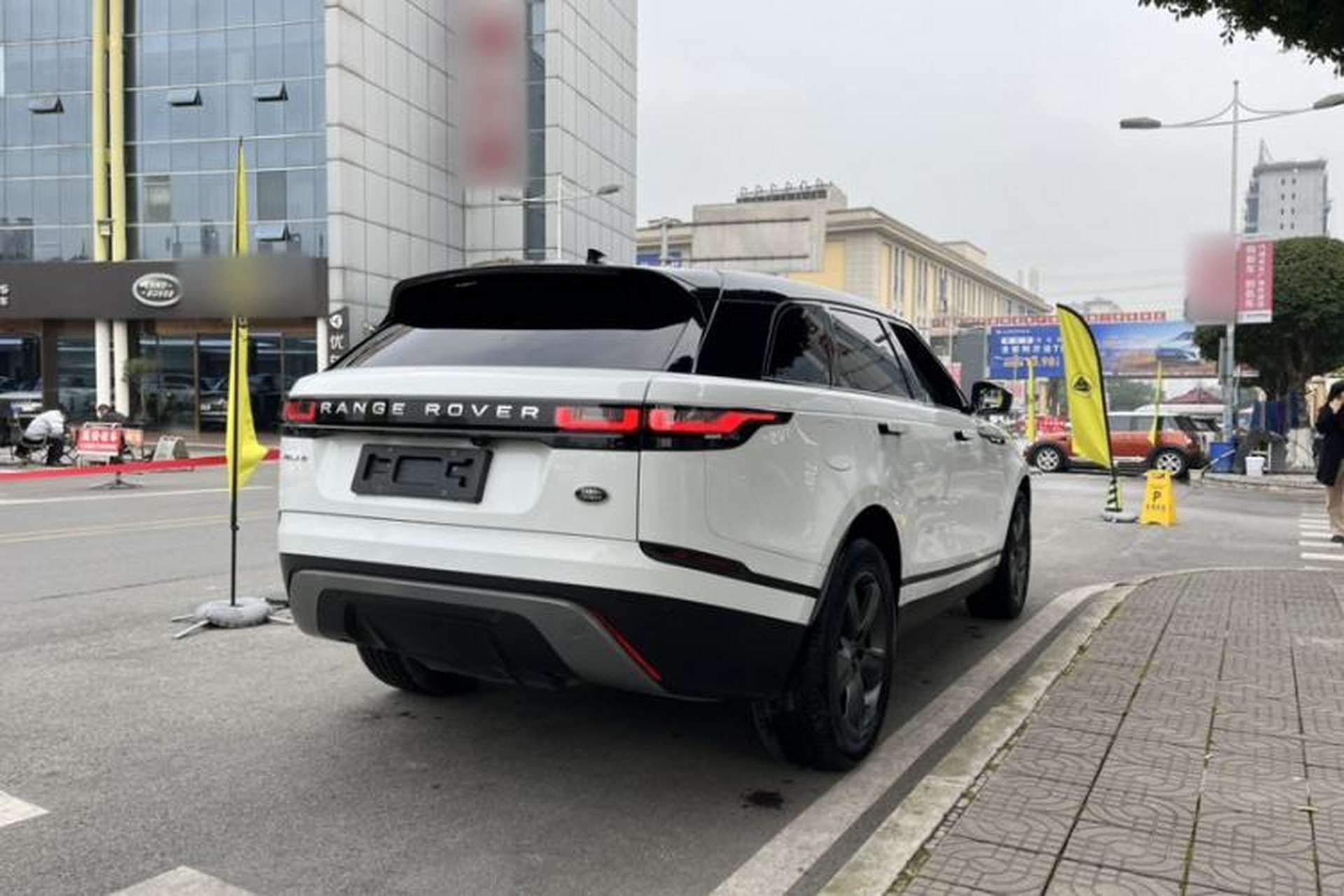 Used Land Rover Range Velar 2022 250 PS Exterior 2