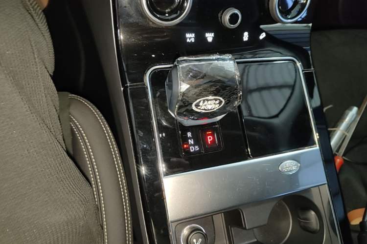Used Land Rover Range Velar 2022 250 PS Gear Lever