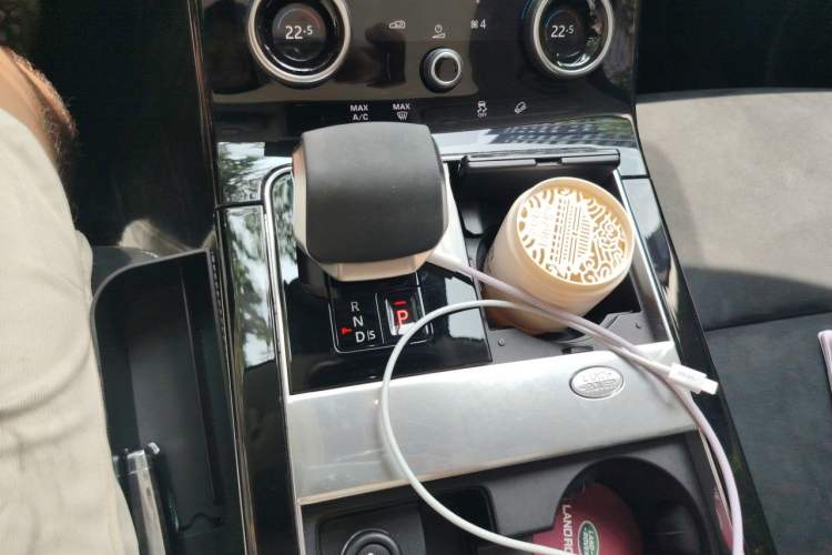 Used Land Rover Range Velar 2022 250 PS Gear Lever