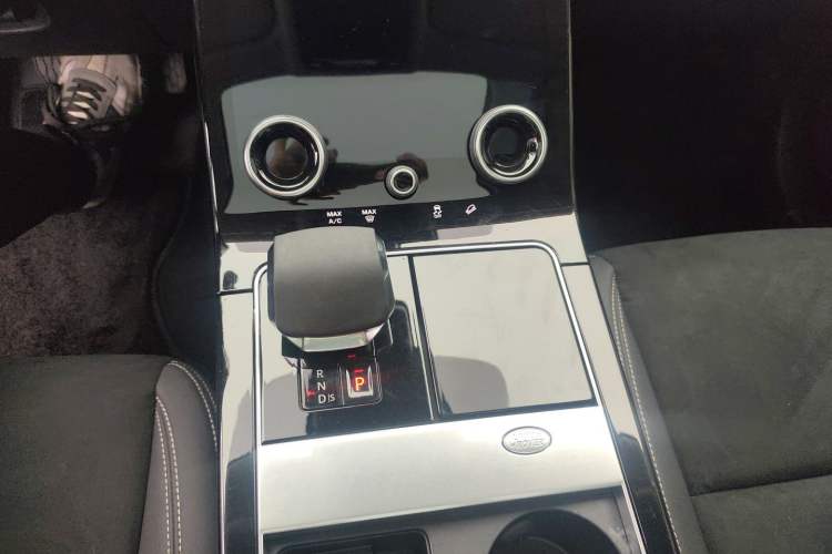 Used Land Rover Range Velar 2022 250 PS Gear Lever