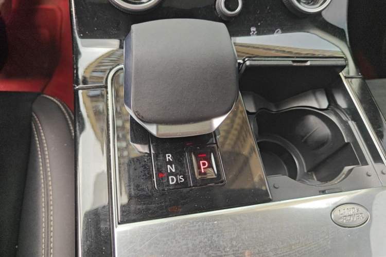Used Land Rover Range Velar 2022 250 PS Gear Lever