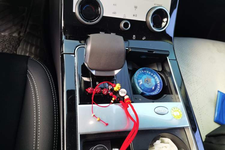 Used Land Rover Range Velar 2022 250 PS Gear Lever