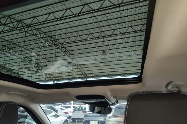 Used Land Rover Range Velar 2022 250 PS Headliner