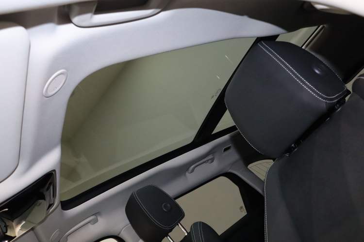 Used Land Rover Range Velar 2022 250 PS Headliner
