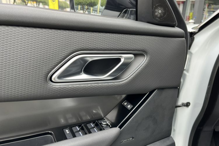 Used Land Rover Range Velar 2022 250 PS Interior 2