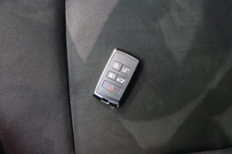 Used Land Rover Range Velar 2022 250 PS Interior 4