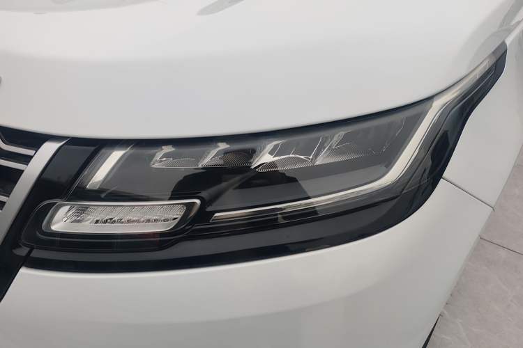 Used Land Rover Range Velar 2022 250 PS Left Front Headlight