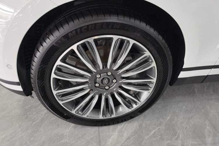 Used Land Rover Range Velar 2022 250 PS Left Front Wheel Hub