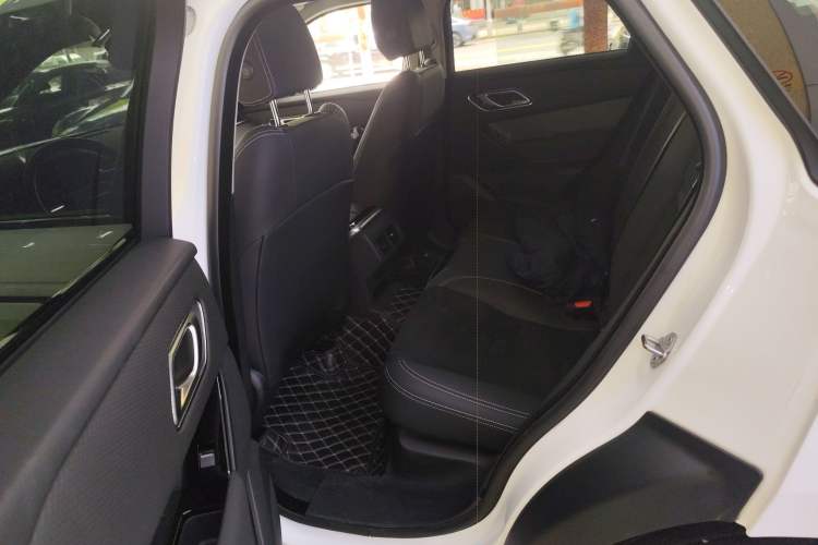 Used Land Rover Range Velar 2022 250 PS Left Rear Seat