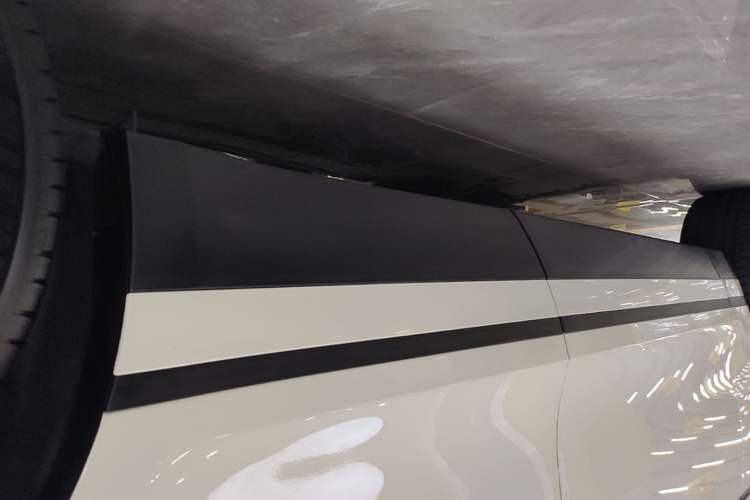 Used Land Rover Range Velar 2022 250 PS Left Side Sill