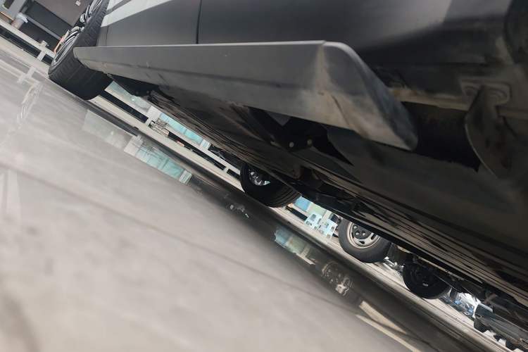 Used Land Rover Range Velar 2022 250 PS Left Side Sill