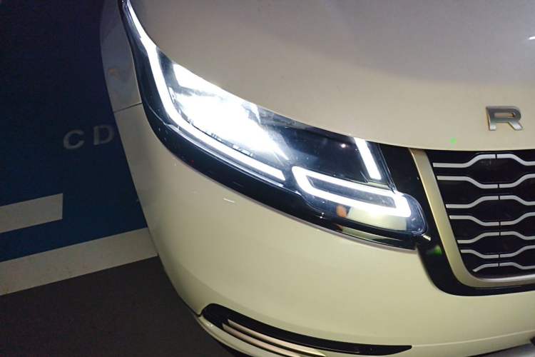 Used Land Rover Range Velar 2022 250 PS Sparkling Heritage Edition Right Front Headlight