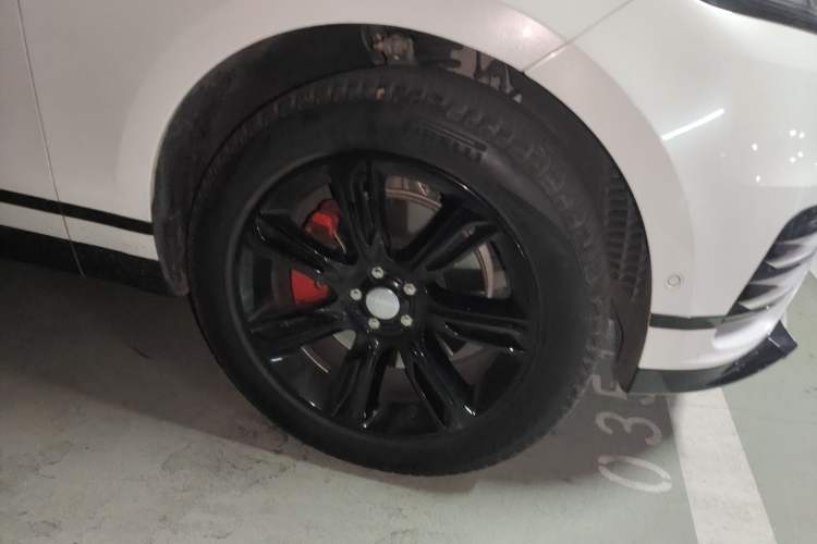 Used Land Rover Range Velar 2022 250 PS Right Front Wheel Hub