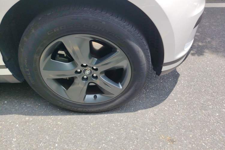 Used Land Rover Range Velar 2022 250 PS Right Front Wheel Hub