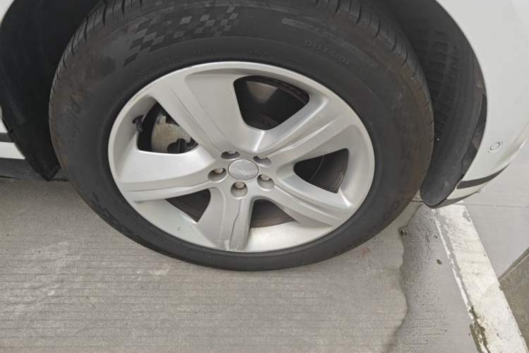 Used Land Rover Range Velar 2022 250 PS Right Front Wheel Hub