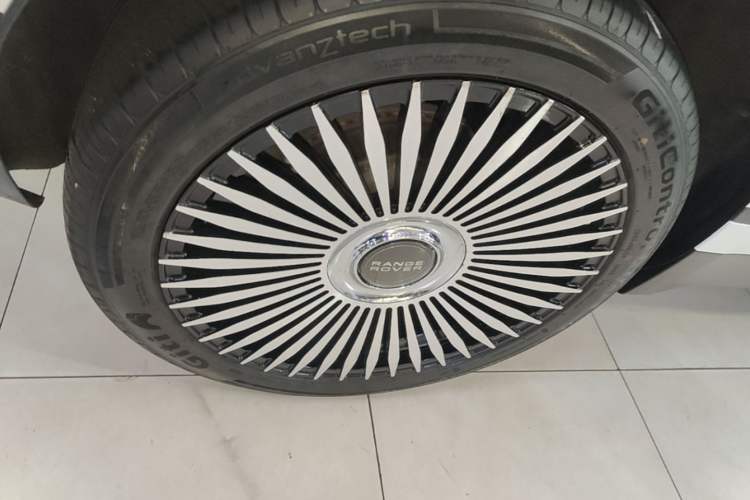 Used Land Rover Range Velar 2022 250 PS Right Rear Wheel Hub