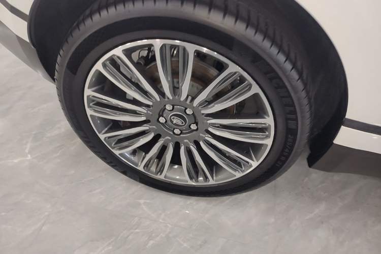 Used Land Rover Range Velar 2022 250 PS Right Rear Wheel Hub