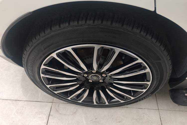 Used Land Rover Range Velar 2022 250 PS Right Rear Wheel Hub