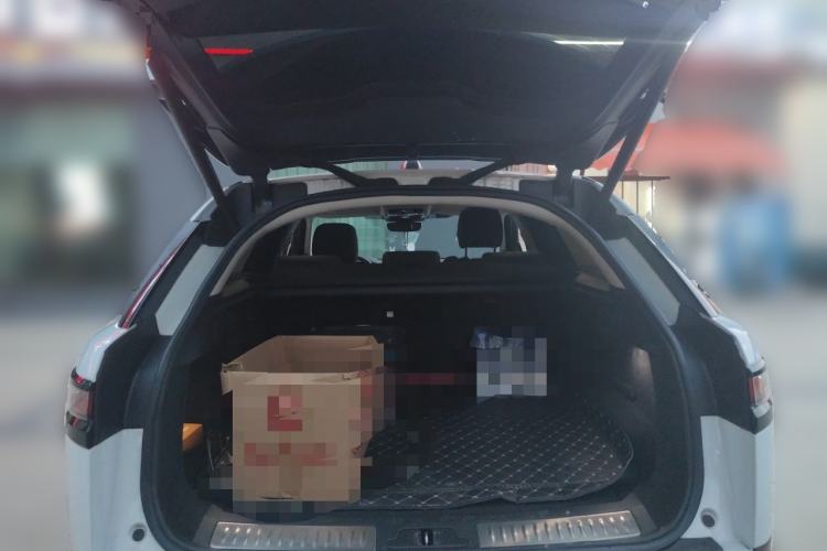 Used Land Rover Range Velar 2022 250 PS Trunk