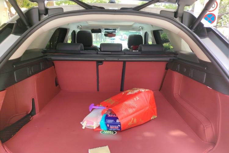 Used Land Rover Range Velar 2022 250 PS Trunk