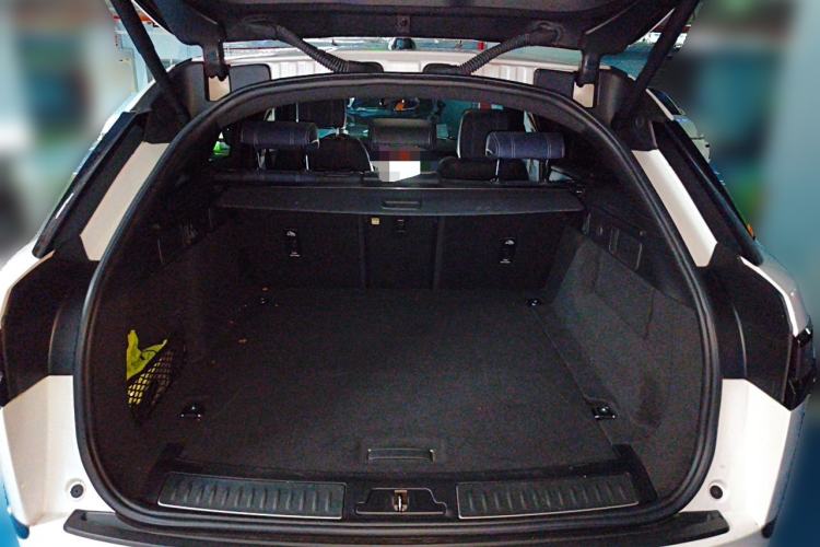 Used Land Rover Range Velar 2022 250 PS Sparkling Heritage Edition Trunk
