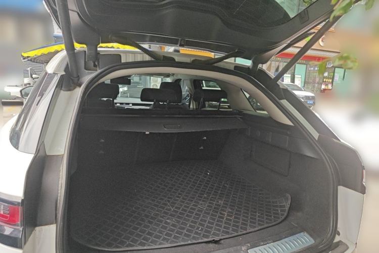 Used Land Rover Range Velar 2022 250 PS Trunk