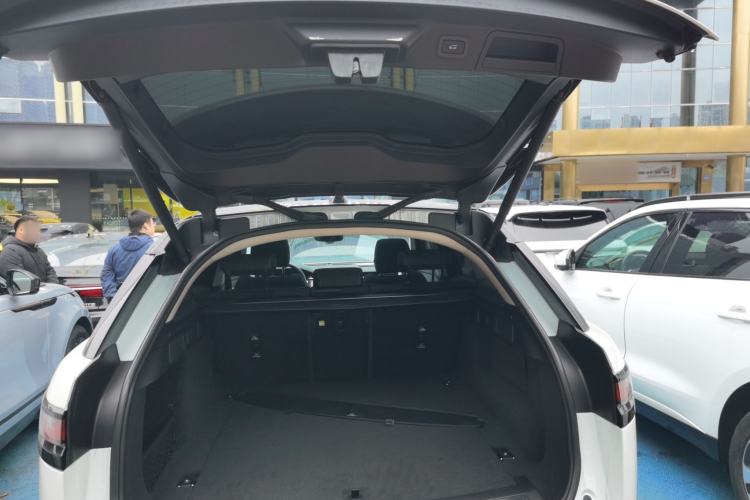 Used Land Rover Range Velar 2022 250 PS Trunk