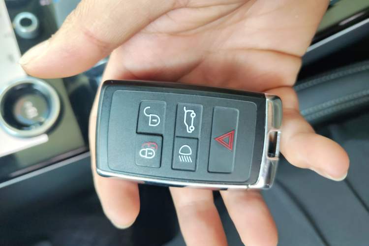 Used Land Rover Range Velar 2022 250 PS Vehicle Key