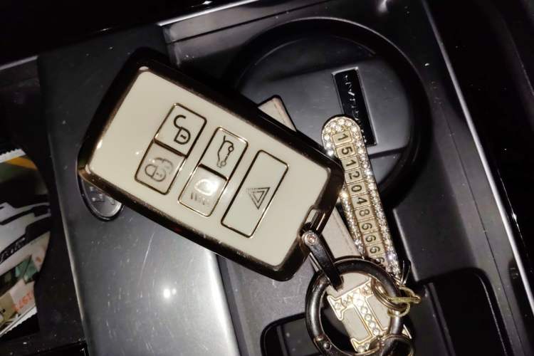 Used Land Rover Range Velar 2022 250 PS Vehicle Key