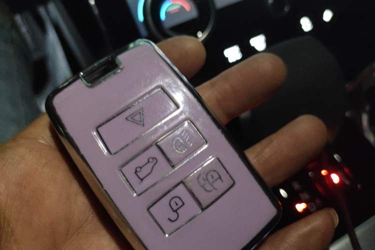 Used Land Rover Range Velar 2022 250 PS Vehicle Key
