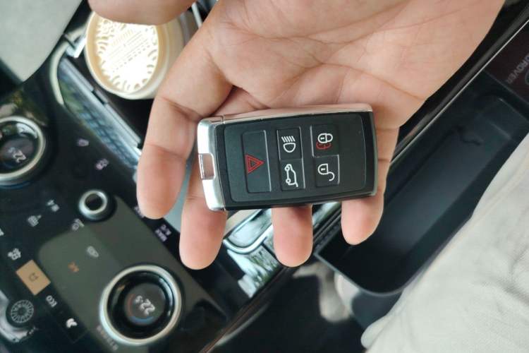 Used Land Rover Range Velar 2022 250 PS Vehicle Key