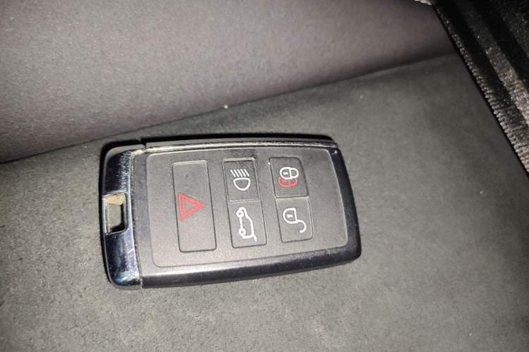 Used Land Rover Range Velar 2022 250 PS Vehicle Key