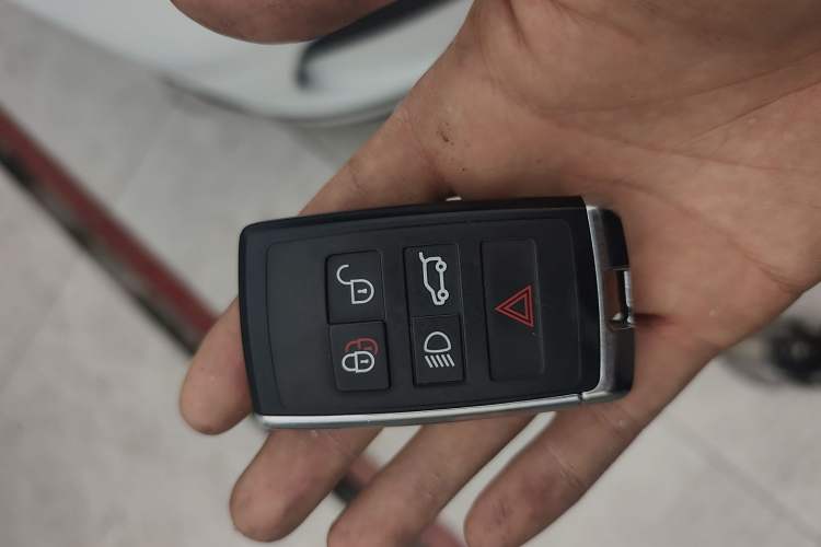 Used Land Rover Range Velar 2022 250 PS Vehicle Key